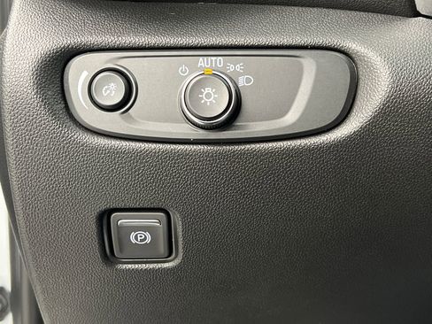 Used 2025 Chevrolet Blazer LT FWD image 41