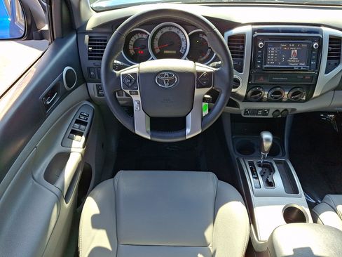 Used 2015 Toyota Tacoma 4x4 Double Cab w/ Limited Package image 10
