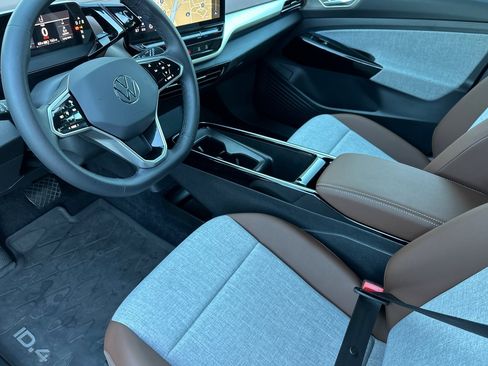 Used 2023 Volkswagen ID.4 Pro image 9