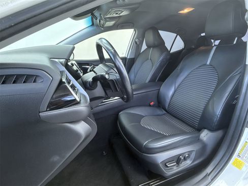 Used 2020 Toyota Camry SE image 10