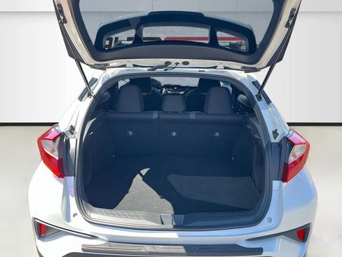 Used 2021 Toyota C-HR XLE FWD image 23