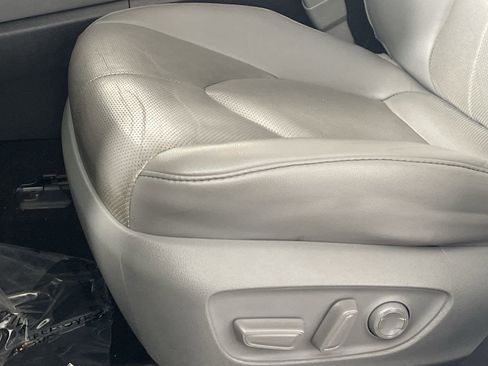 Used 2022 Toyota Highlander Limited image 20