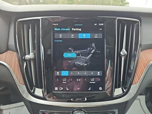 Used 2025 Volvo V60 B5 Cross Country Plus image 35
