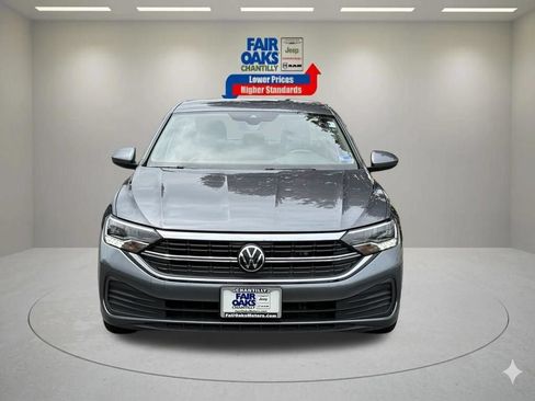 Used 2024 Volkswagen Jetta SE FWD image 2