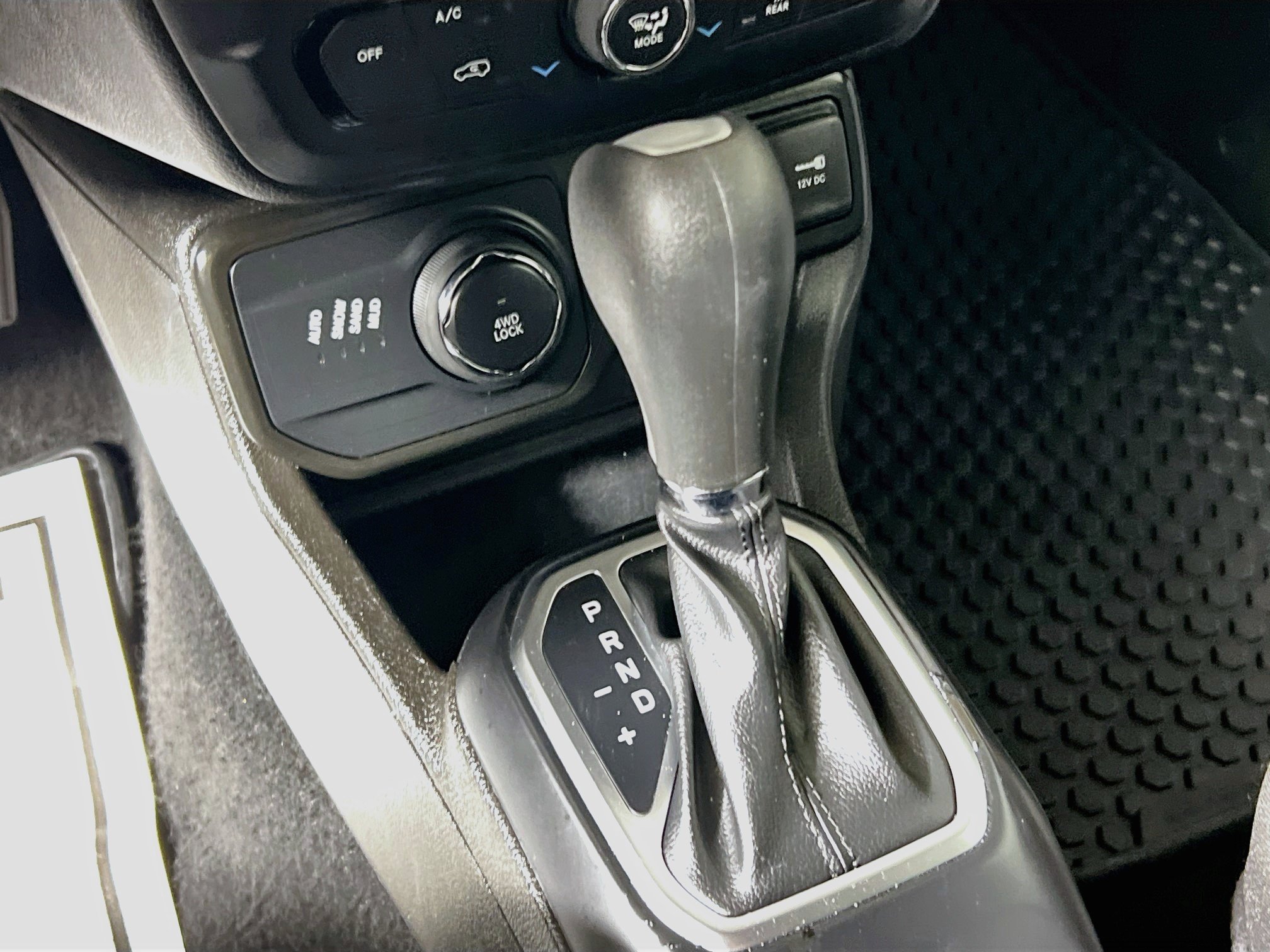 Used 2023 Jeep Renegade Latitude AWD/4WD image 24