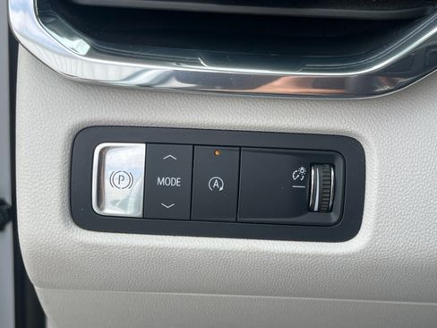 Used 2025 GMC Acadia Denali w/ Super Cruise Package FWD image 16