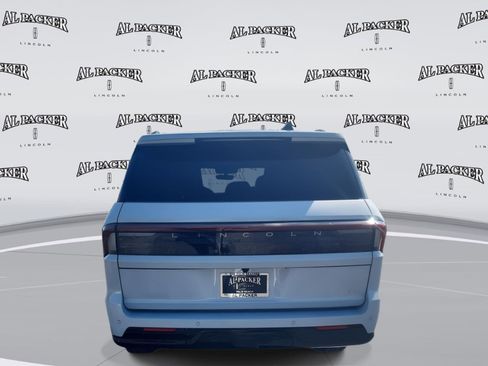 New 2026 Lincoln Navigator Reserve w/ Jet Appearance Package AWD/4WD image 4
