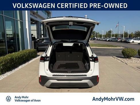 Used 2026 Volkswagen Tiguan SE w/ Panoramic Sunroof Package AWD/4WD image 9