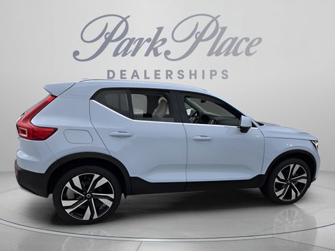 Used 2025 Volvo XC40 B5 Ultra AWD/4WD image 8