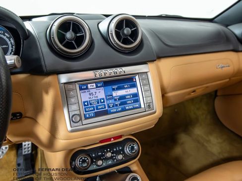 Used 2010 Ferrari California RWD image 13