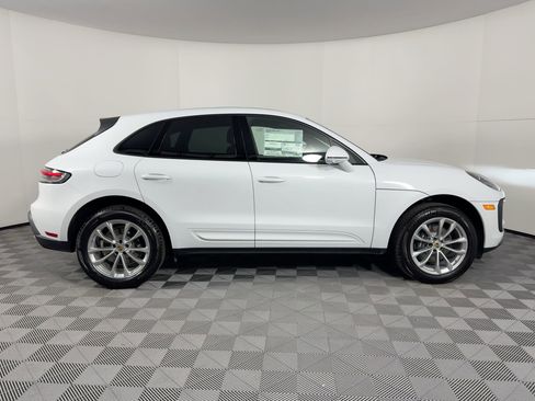 Certified 2026 Porsche Macan AWD/4WD image 8