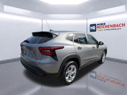 Used 2025 Chevrolet Trax LS w/ LS Convenience Package