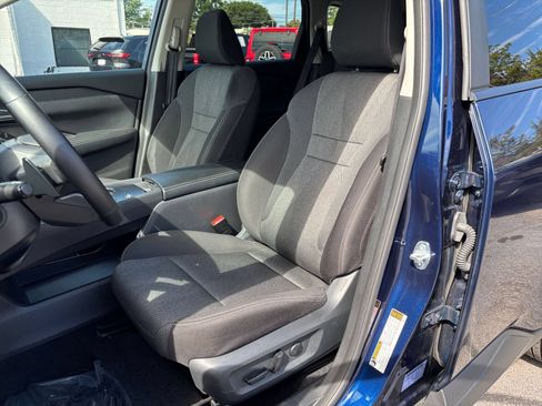 Used 2025 Nissan Rogue SV FWD image 38