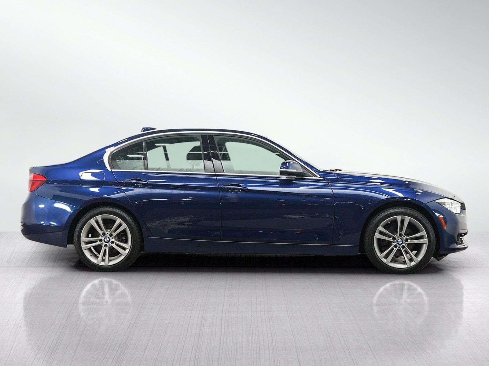 Used 2018 BMW 330i xDrive Sedan AWD/4WD image 6