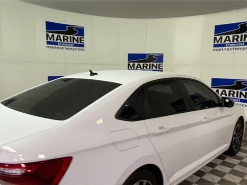 Used 2023 Volkswagen Jetta Sport image 2