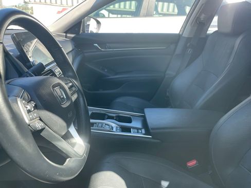 Used 2019 Honda Accord Touring image 10