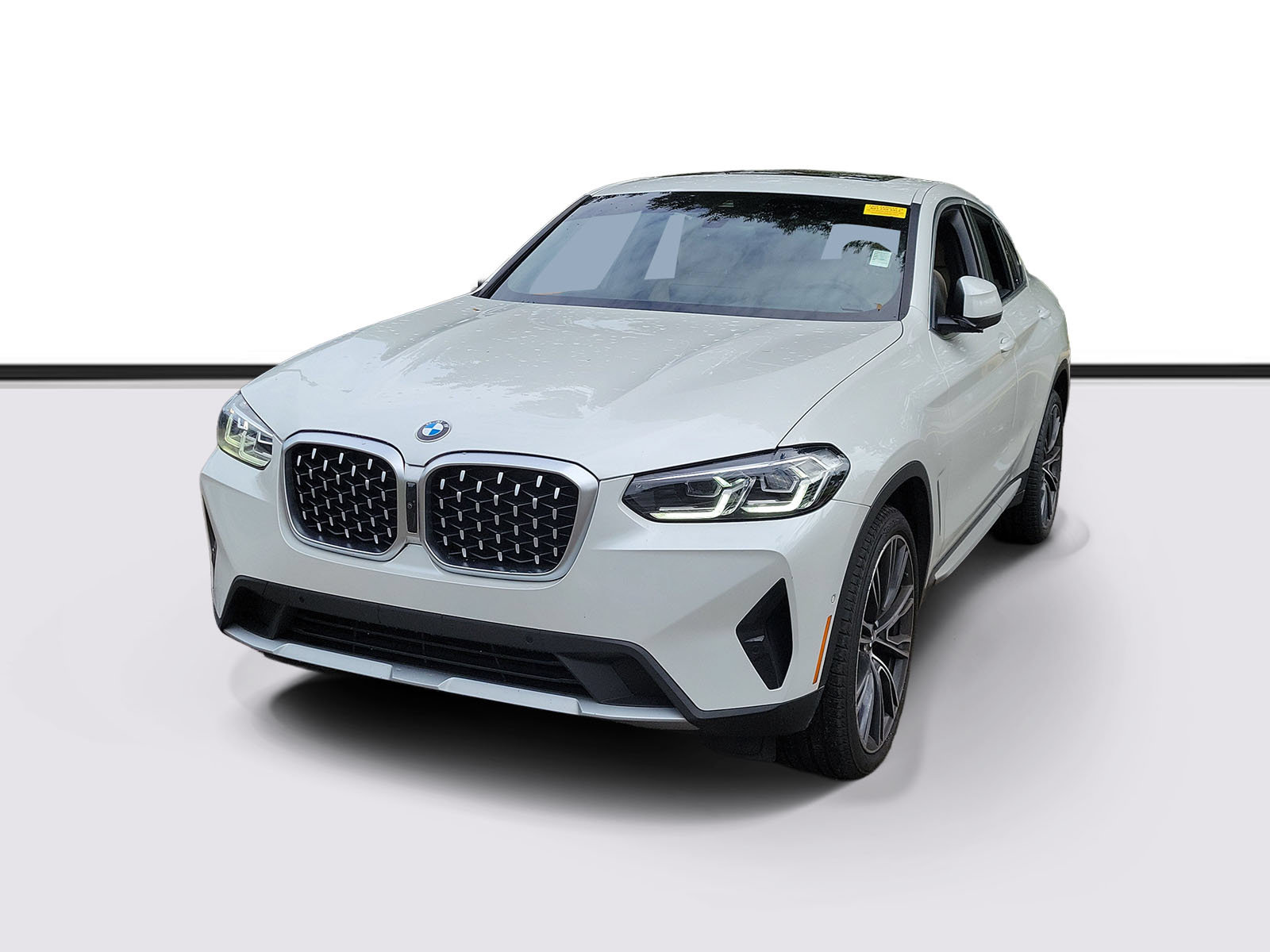 Certified 2025 BMW X4 xDrive30i w/ Premium Package AWD/4WD image 3