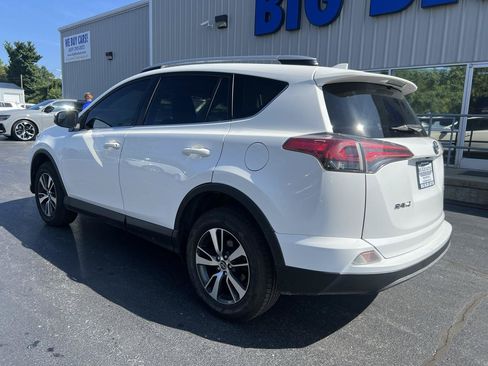 Used 2017 Toyota RAV4 XLE FWD image 3