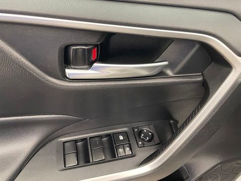 Used 2020 Toyota RAV4 XLE w/ Convenience Package AWD/4WD image 12