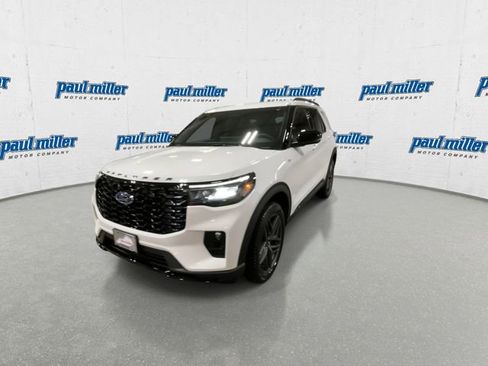 Used 2026 Ford Explorer ST-Line w/ ST-Line Street Pack AWD/4WD image 4