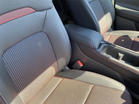 New 2026 Nissan Kicks SR image 30