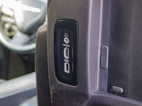 Used 2020 Chrysler Pacifica Touring-L Plus w/ S Appearance Package FWD image 35