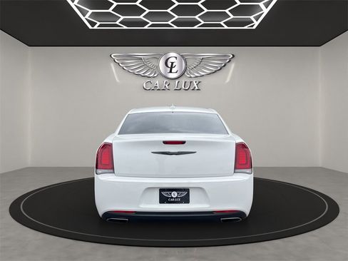 Used 2020 Chrysler 300 Touring w/ Sport Appearance Package image 5