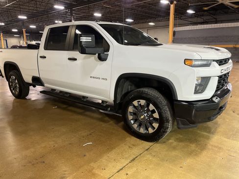 Used 2021 Chevrolet Silverado 2500 Custom w/ Custom Value Package AWD/4WD image 2