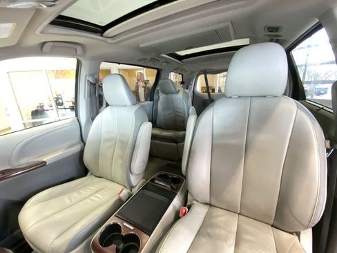 Used 2014 Toyota Sienna Limited AWD/4WD image 13