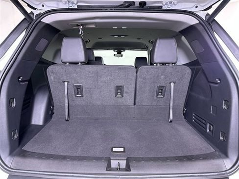 Used 2021 Chevrolet Traverse LT image 26