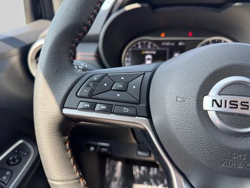 Used 2022 Nissan Versa SR FWD image 22