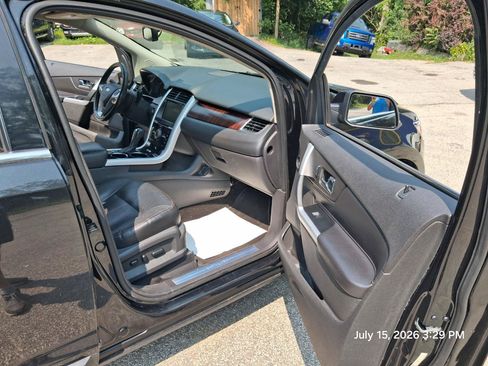Used 2014 Ford Edge Limited w/ Equipment Group 302A AWD/4WD image 19