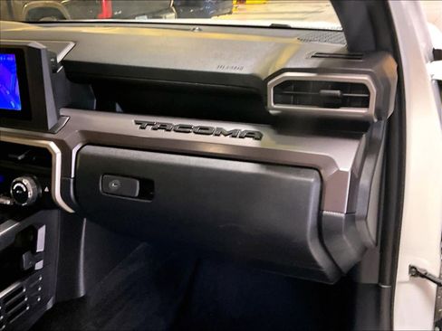 Used 2025 Toyota Tacoma TRD Off-Road image 13