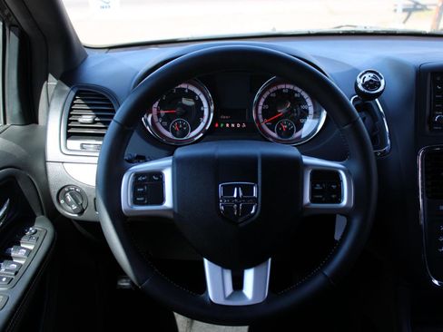 Used 2015 Dodge Grand Caravan SXT w/ Blacktop Package FWD image 13