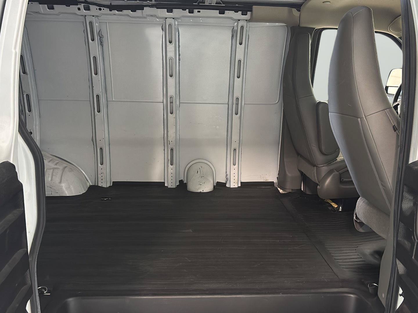 Used 2016 Chevrolet Express 2500 RWD image 18