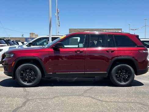 Certified 2024 Jeep Grand Cherokee Altitude AWD/4WD image 7