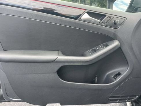 Used 2017 Volkswagen Jetta GLI FWD image 15