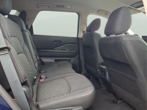 Used 2024 Nissan Pathfinder SV AWD/4WD image 12