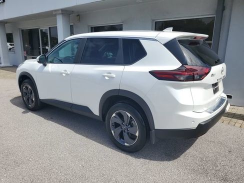 Certified 2026 Nissan Rogue SV FWD image 2