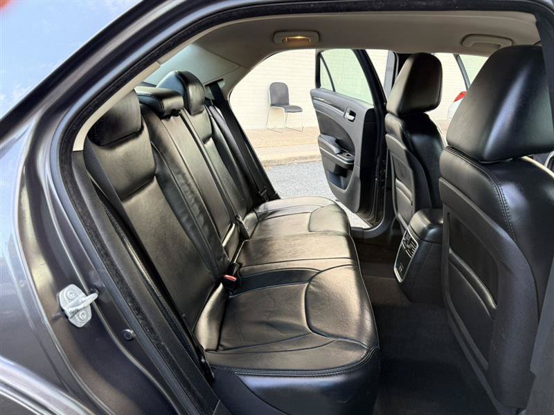 Used 2016 Chrysler 300 Limited RWD image 18
