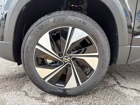 New 2026 Volkswagen Taos SE AWD/4WD image 11