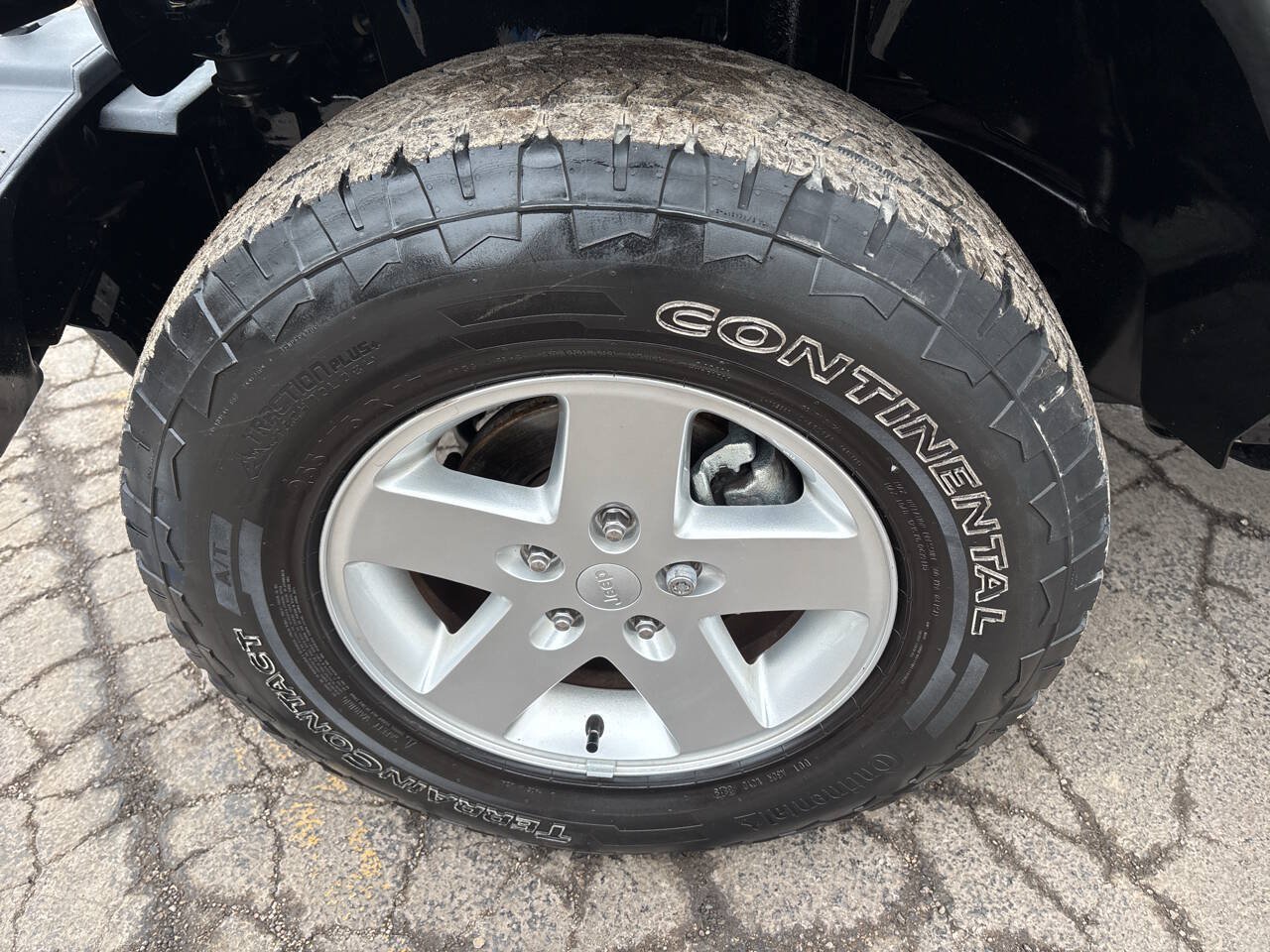 Used 2012 Jeep Wrangler Unlimited Sport AWD/4WD image 27