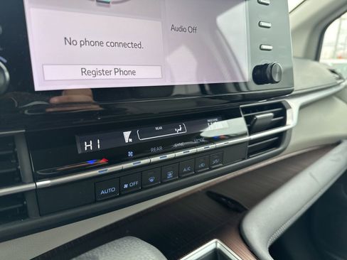 Used 2023 Toyota Sienna LE image 22