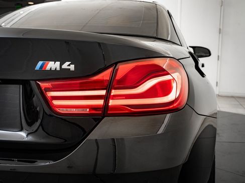 Used 2018 BMW M4 image 9