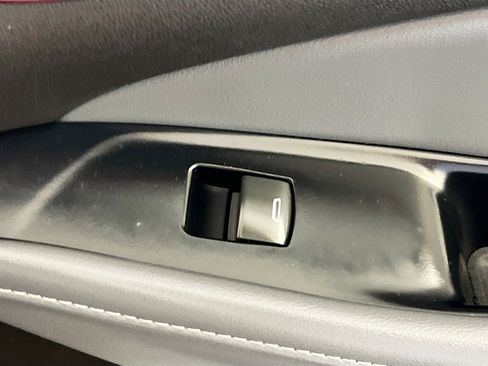 Used 2019 Buick Enclave Preferred w/ LPO, Luxury Package image 32