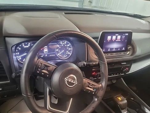 Used 2023 Nissan Rogue SV w/ SV Premium B Package image 11