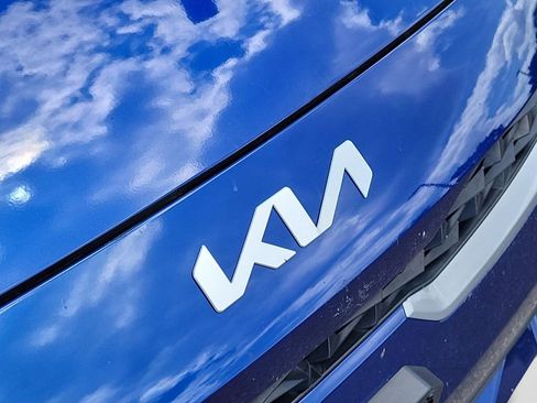 Used 2023 Kia Forte LXS w/ LXS Technology Package image 8