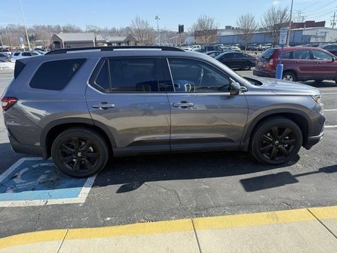 Used 2025 Honda Pilot Black Edition image 11