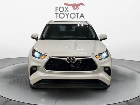 Used 2022 Toyota Highlander XLE AWD/4WD image 9