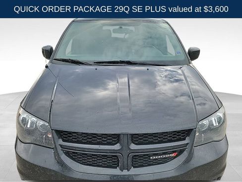 Used 2016 Dodge Grand Caravan SE image 3
